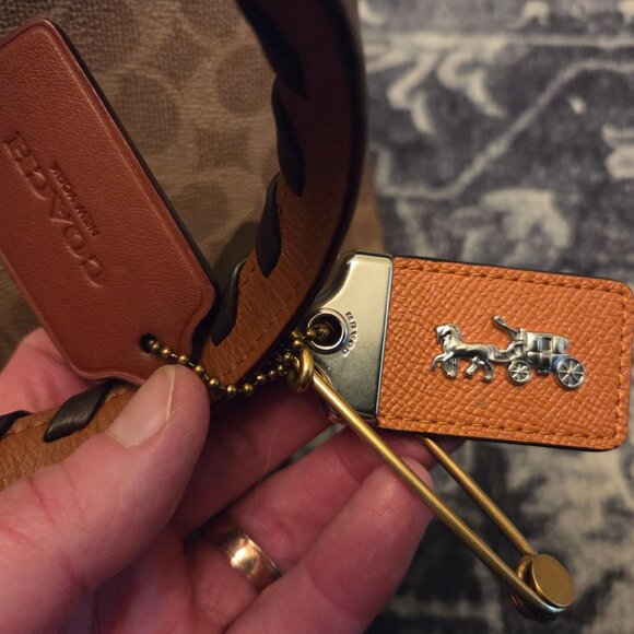 Coach - Picture 6 of 7